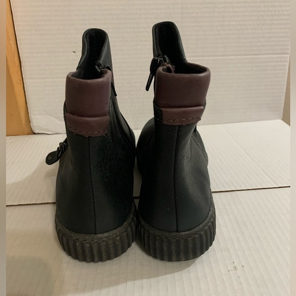 New Clarks Women's Magnolia Haley Black Leather Booties Size 9 - Picture 3 of 9